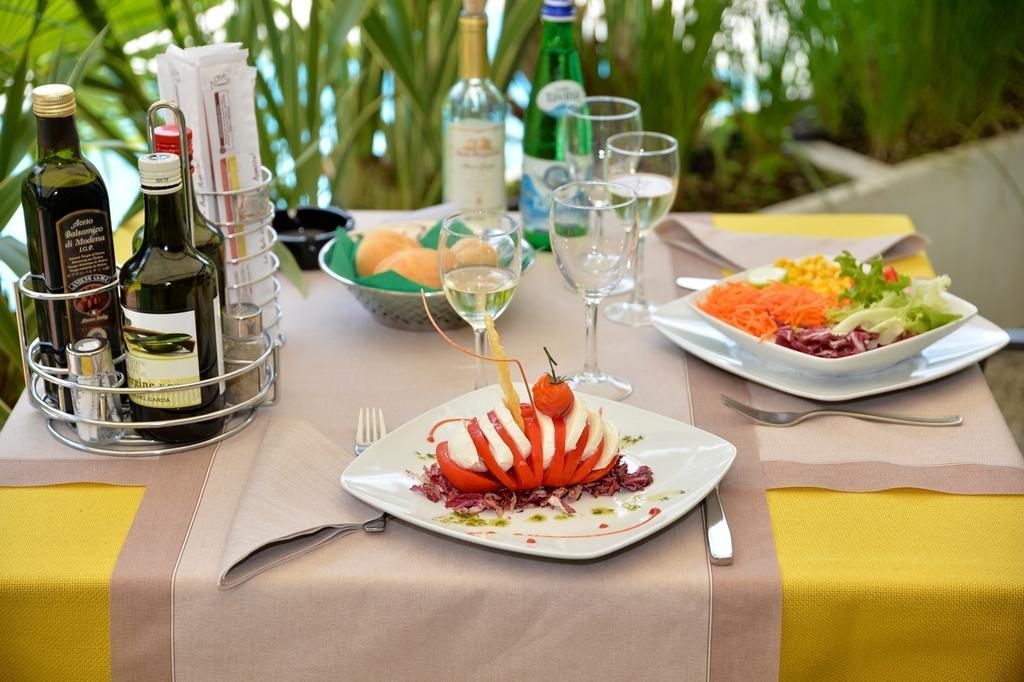 Hotel Lido Лімоне-суль-Гарда Екстер'єр фото